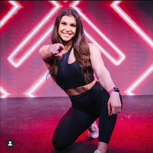 Meet your Posher, Anjelica